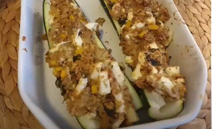 Kochvideo gefüllte Zucchini