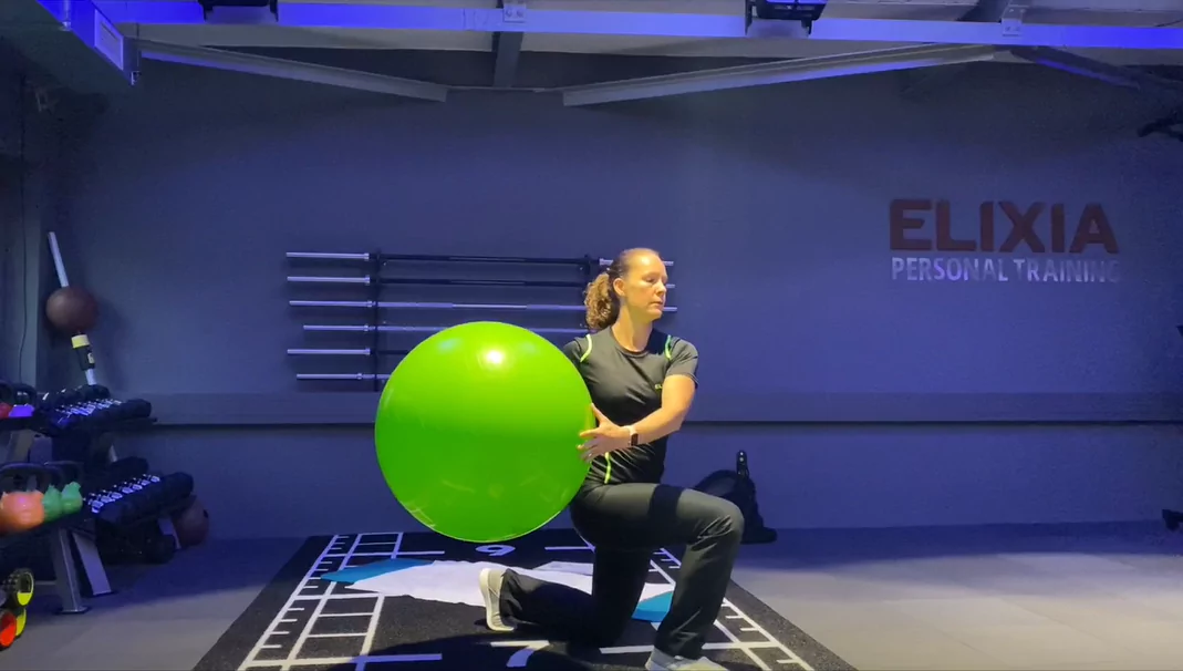 Zusammen aktiv trotz Corona – Ganzkörperworkout mit dem Pezziball mit Mica